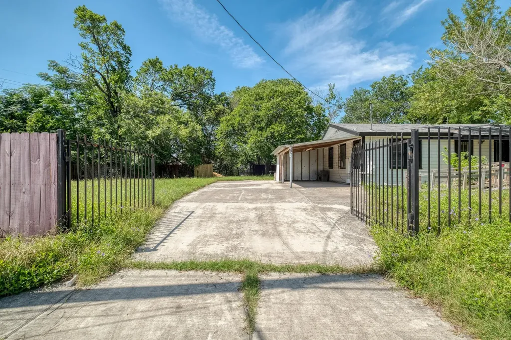 3509 Lyons Road Austin TX 78702