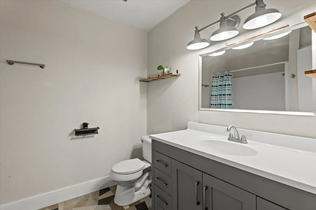 5104 Acorn Cove Austin TX 78744