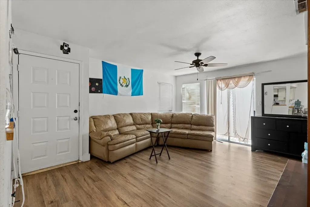 5104 Acorn Cove Austin TX 78744