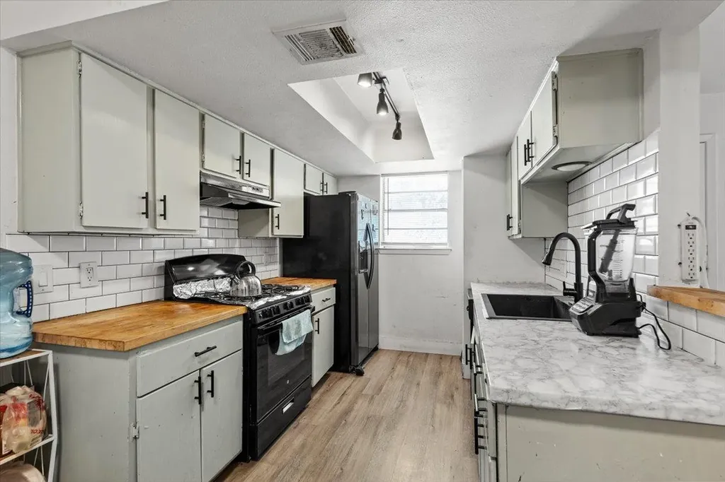 5104 Acorn Cove Austin TX 78744