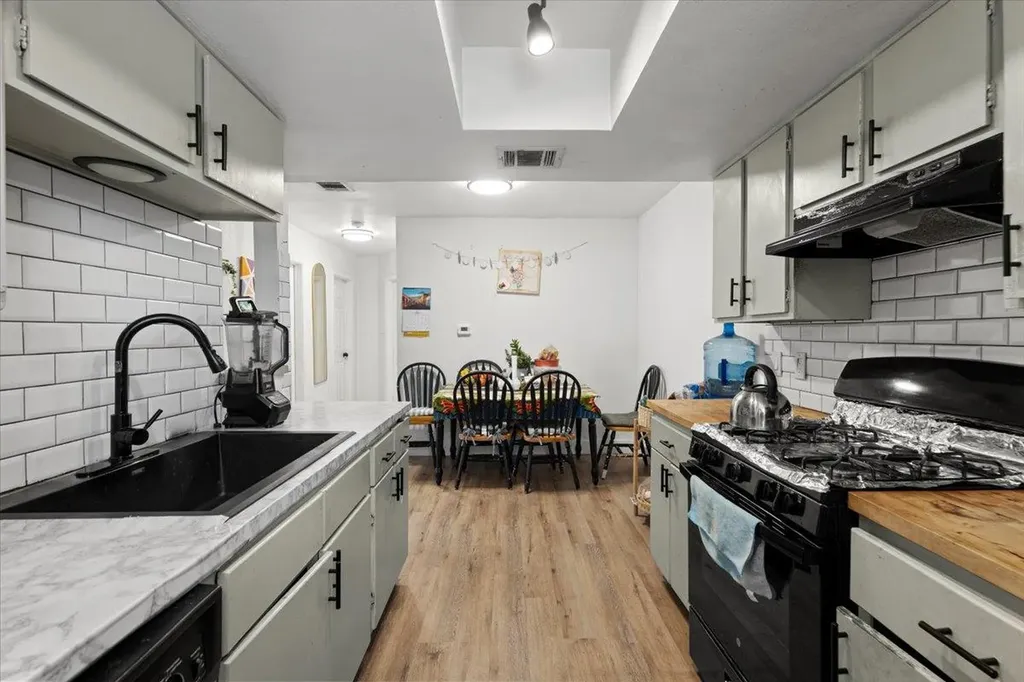 5104 Acorn Cove Austin TX 78744