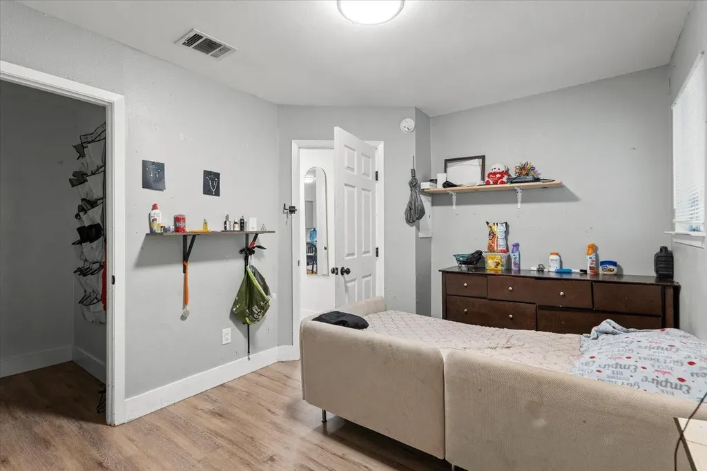 5104 Acorn Cove Austin TX 78744
