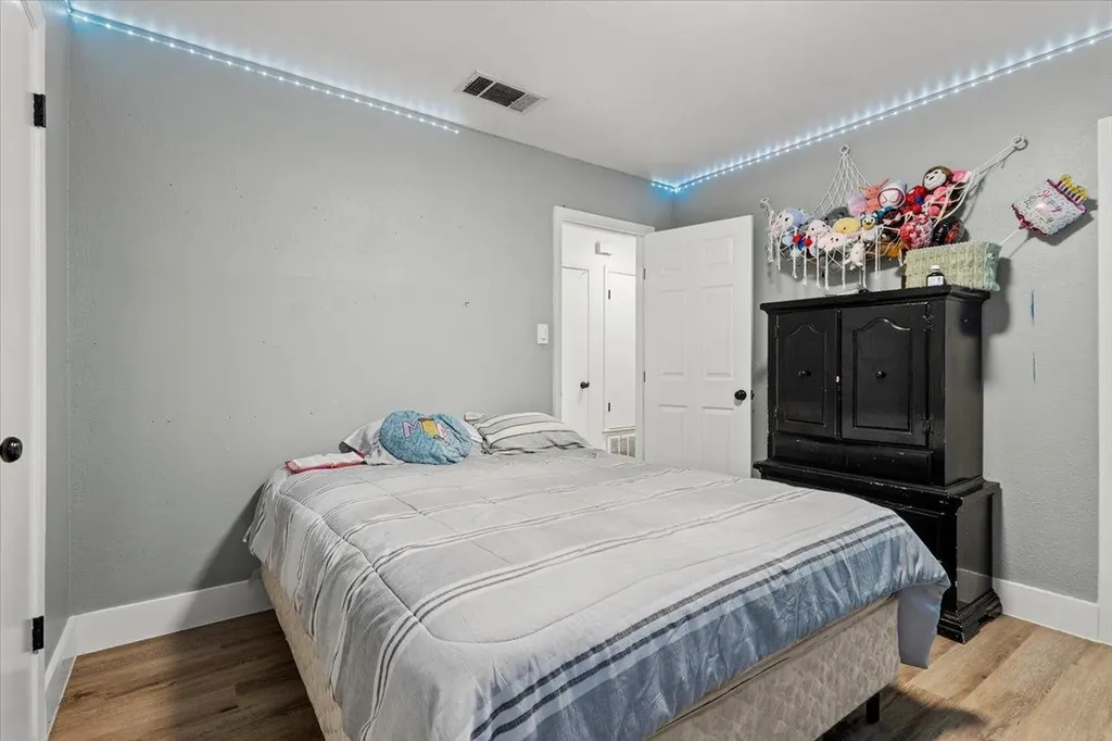 5104 Acorn Cove Austin TX 78744