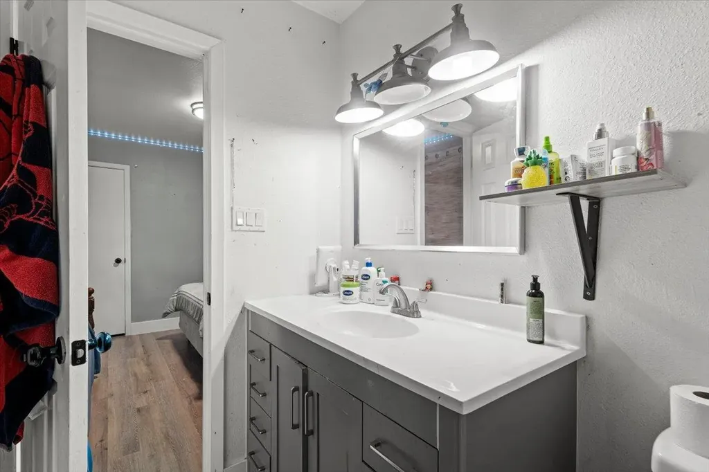 5104 Acorn Cove Austin TX 78744