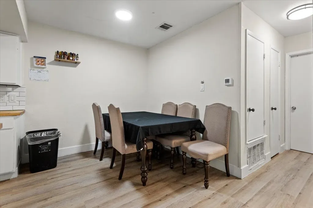 5104 Acorn Cove Austin TX 78744