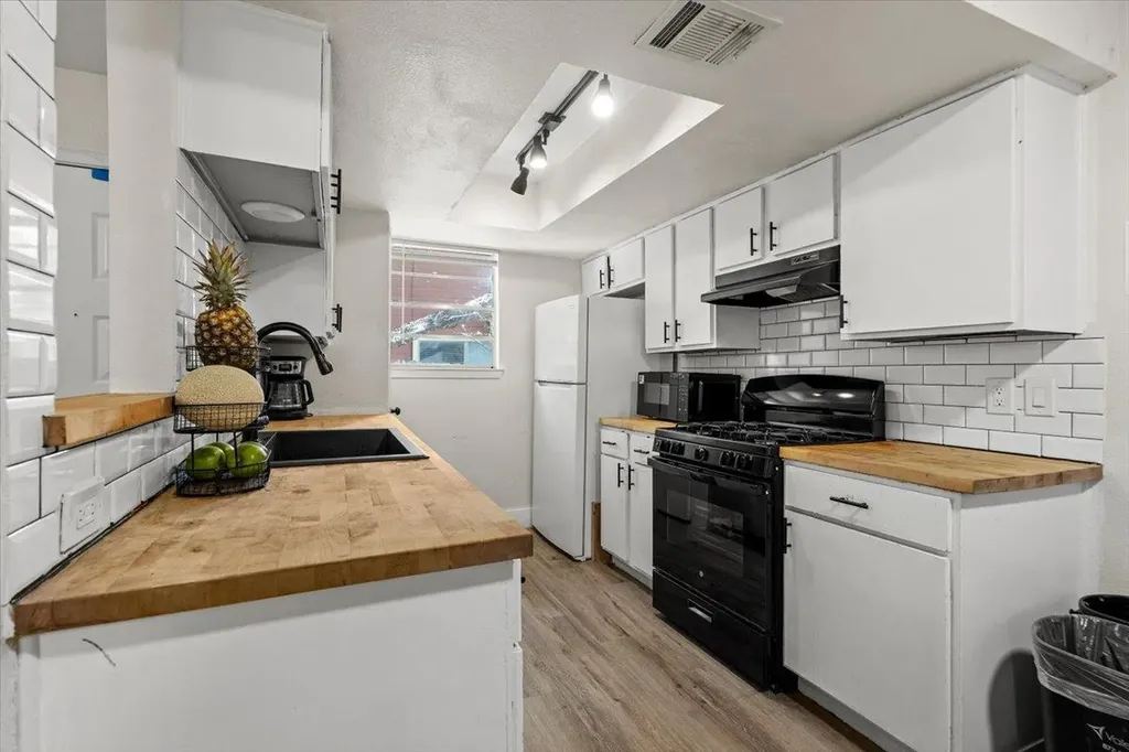 5104 Acorn Cove Austin TX 78744