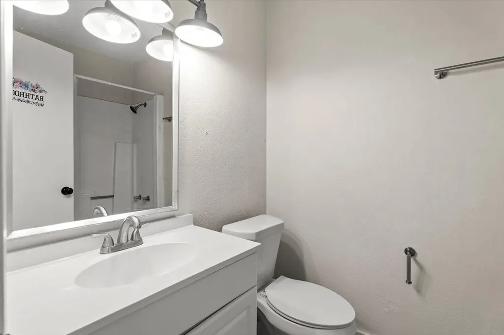 5104 Acorn Cove Austin TX 78744