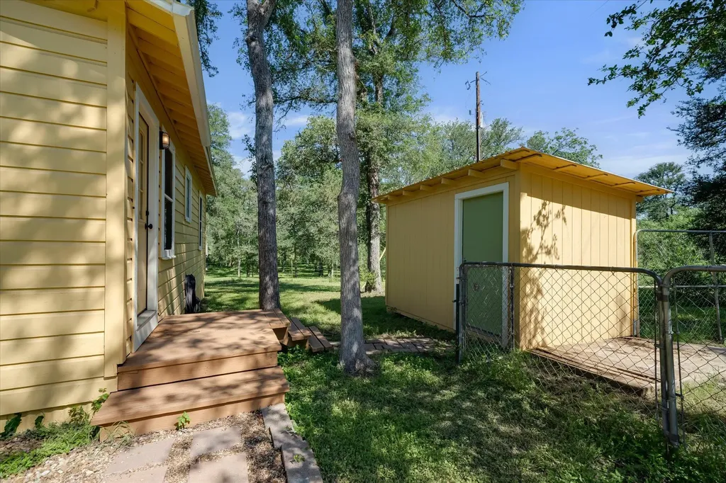 1732 Watterson Road Red Rock TX 78662