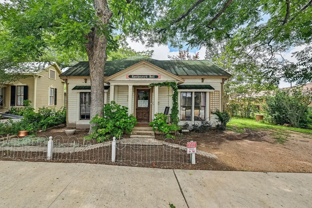 805 Main Street Bastrop TX 78602
