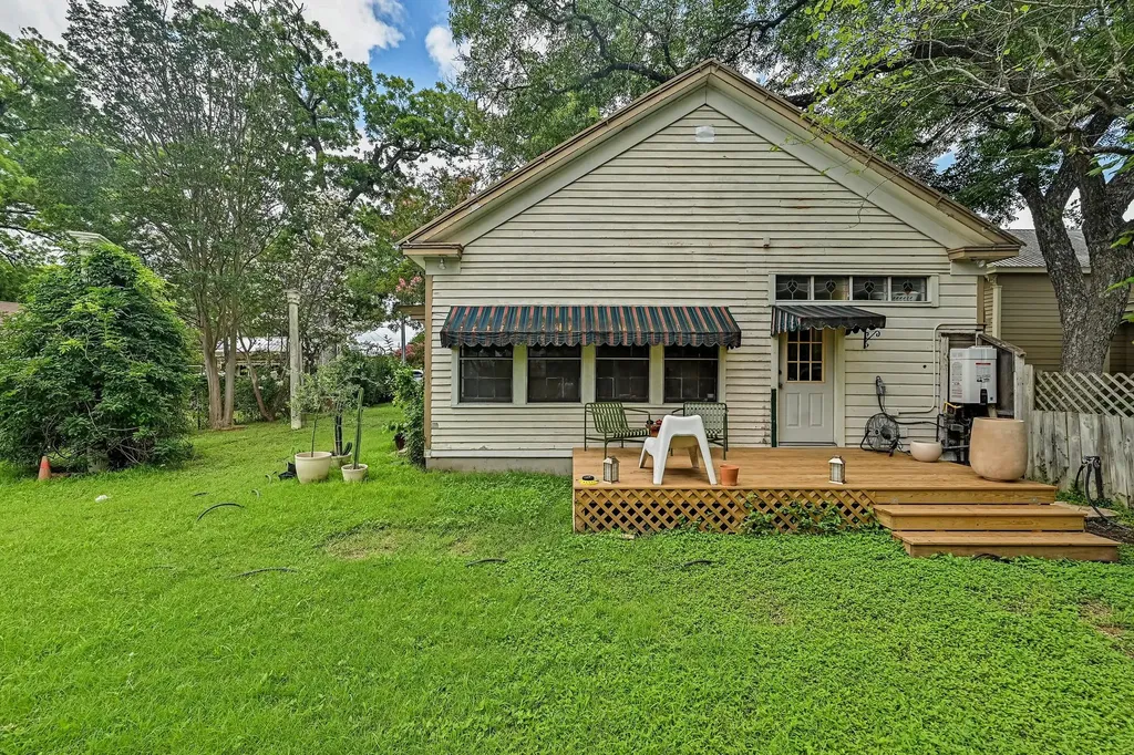 805 Main Street Bastrop TX 78602