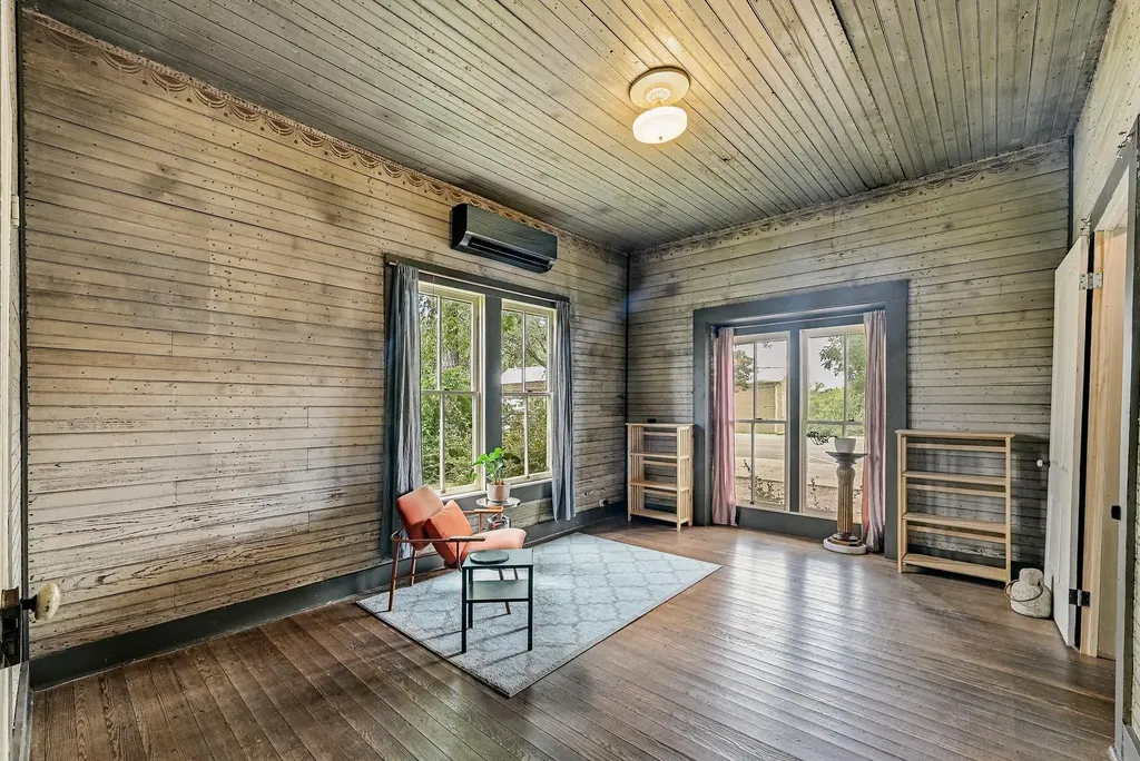 805 Main Street Bastrop TX 78602