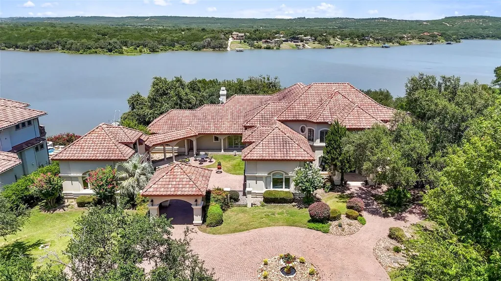 2901 Cliff Point Spicewood TX 78669
