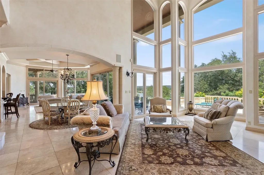 2901 Cliff Point Spicewood TX 78669