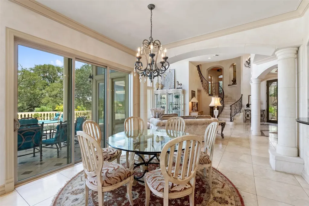 2901 Cliff Point Spicewood TX 78669