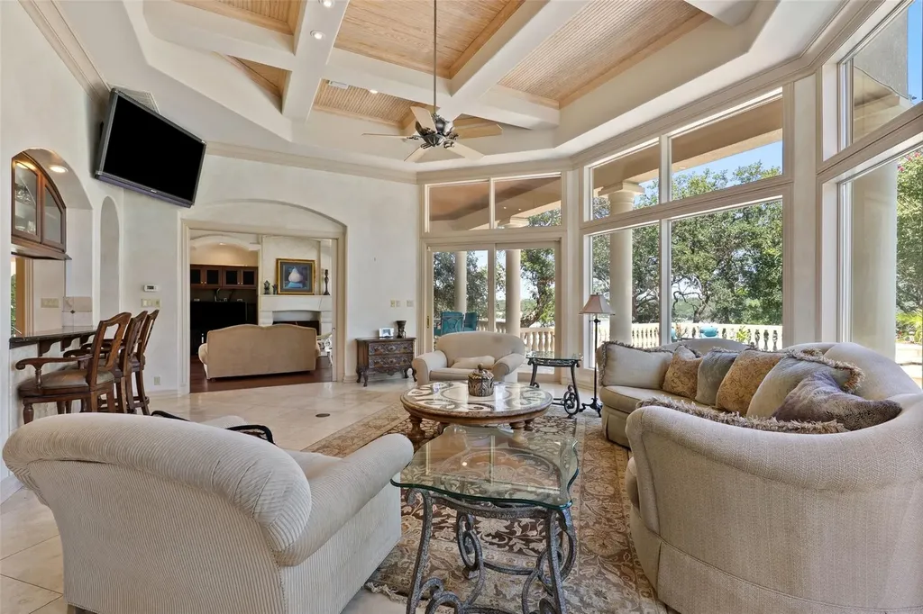 2901 Cliff Point Spicewood TX 78669