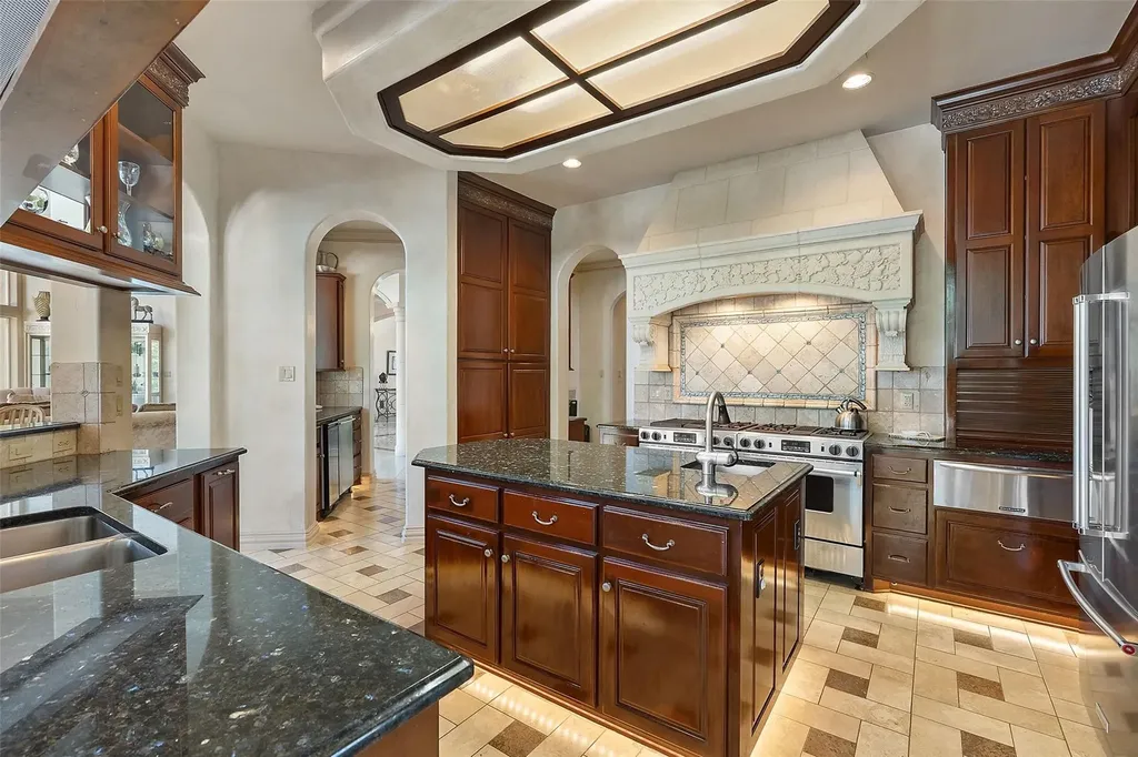 2901 Cliff Point Spicewood TX 78669