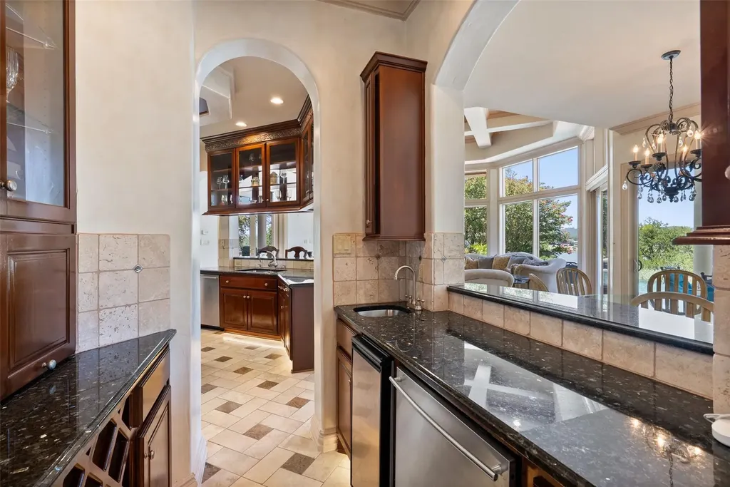 2901 Cliff Point Spicewood TX 78669