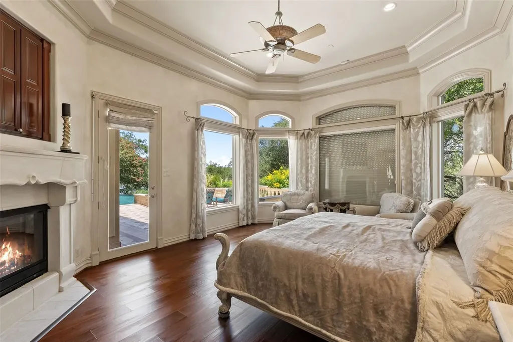 2901 Cliff Point Spicewood TX 78669