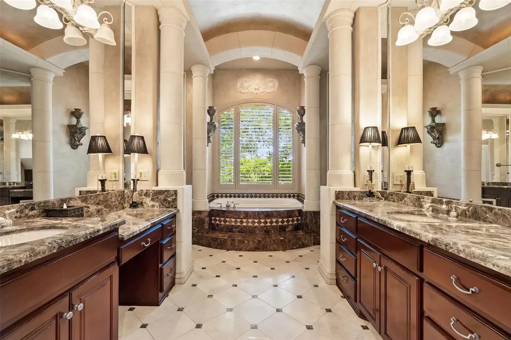 2901 Cliff Point Spicewood TX 78669