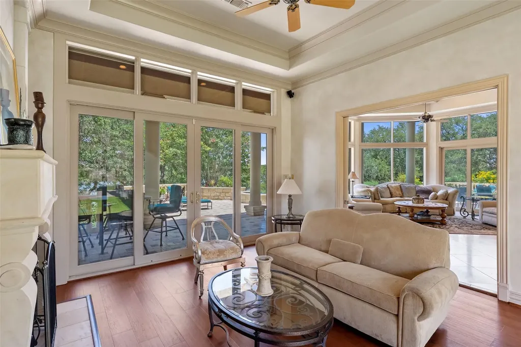 2901 Cliff Point Spicewood TX 78669