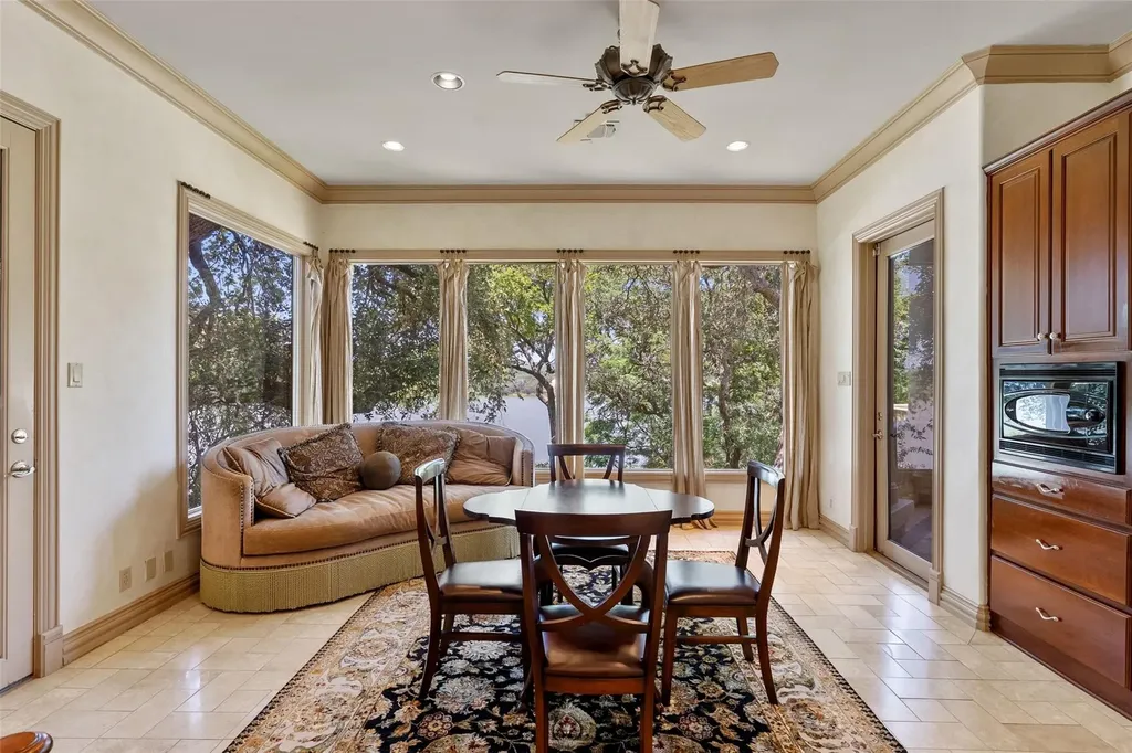 2901 Cliff Point Spicewood TX 78669