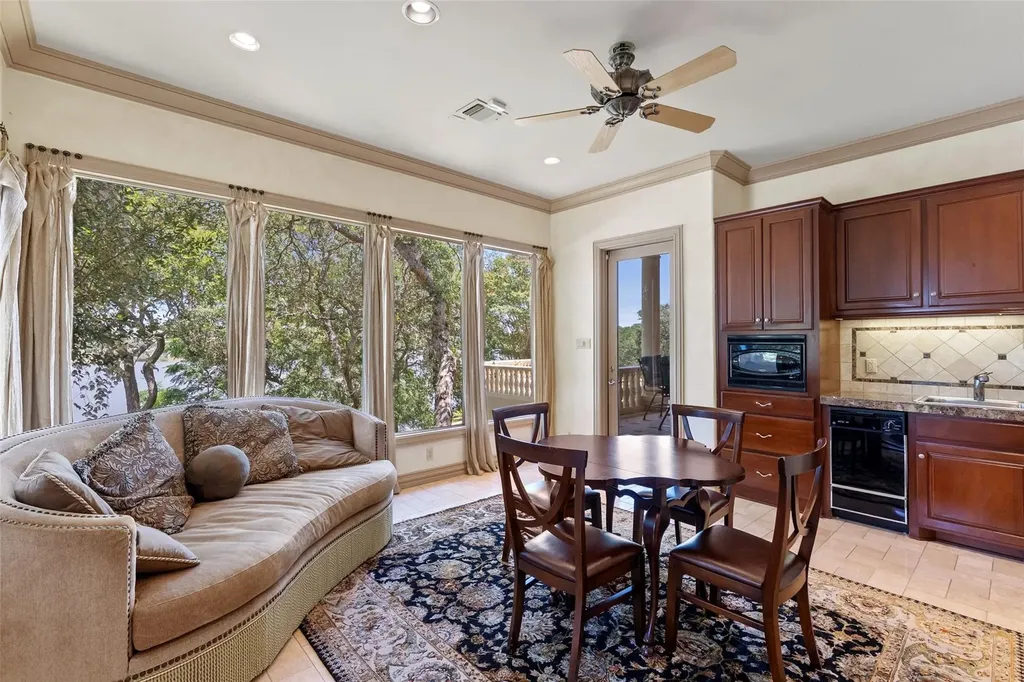 2901 Cliff Point Spicewood TX 78669