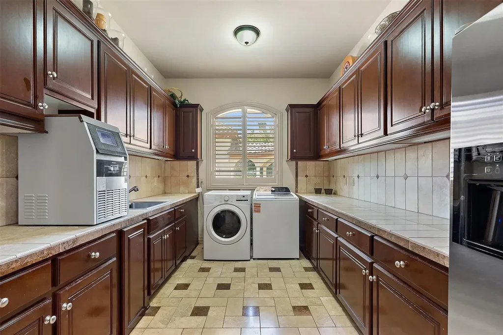 2901 Cliff Point Spicewood TX 78669