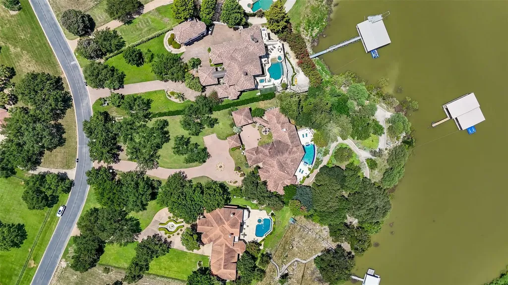 2901 Cliff Point Spicewood TX 78669