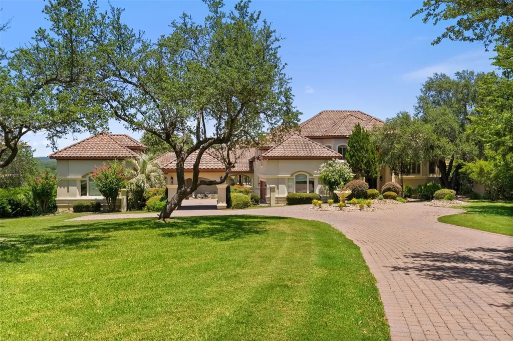 2901 Cliff Point Spicewood TX 78669