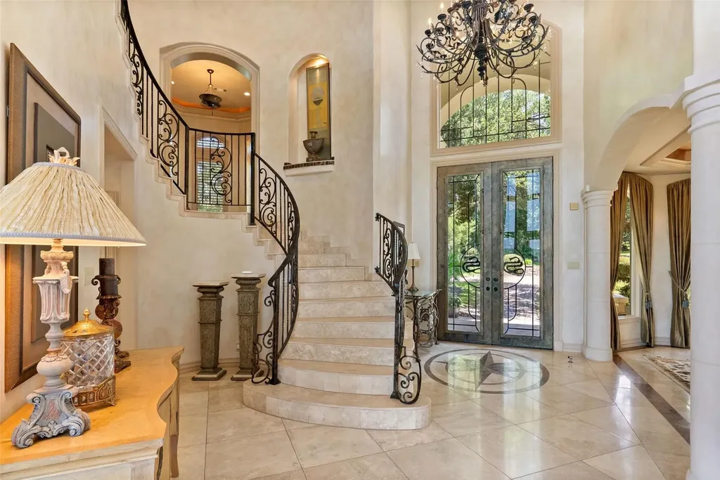 2901 Cliff Point Spicewood TX 78669