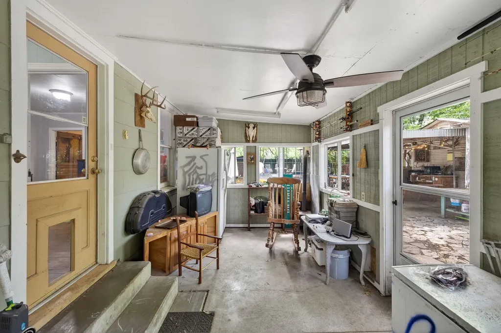 621 S Main Street Lockhart TX 78644