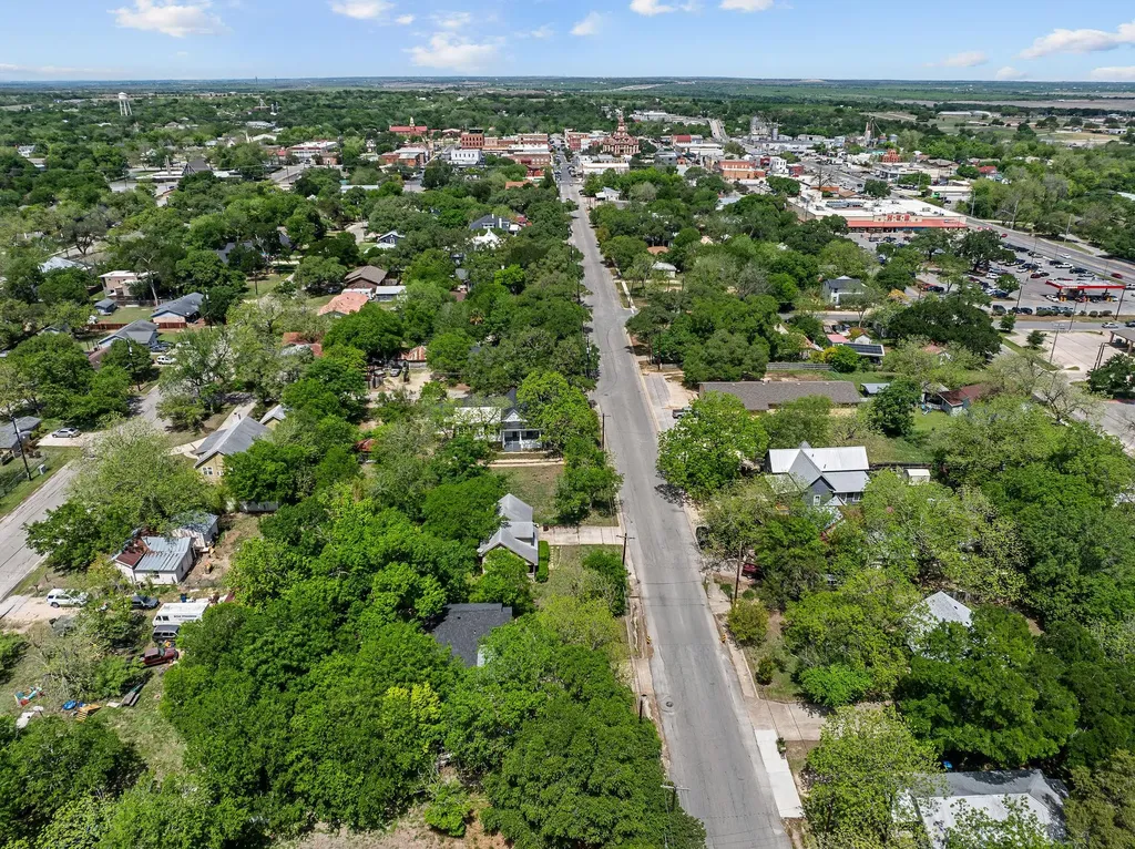 621 S Main Street Lockhart TX 78644