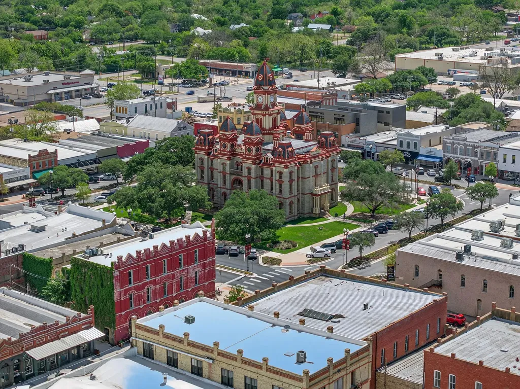 621 S Main Street Lockhart TX 78644