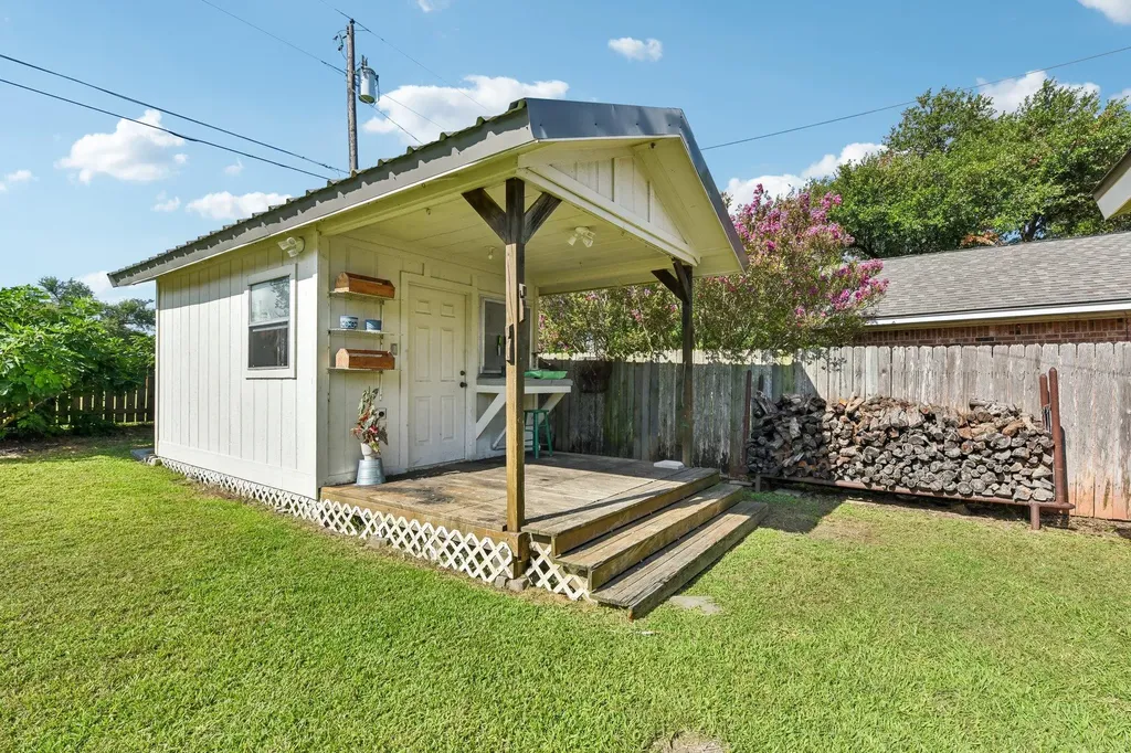 2301 Lillie Lane Taylor TX 76574