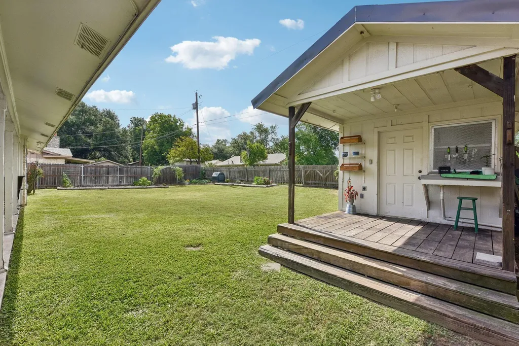 2301 Lillie Lane Taylor TX 76574