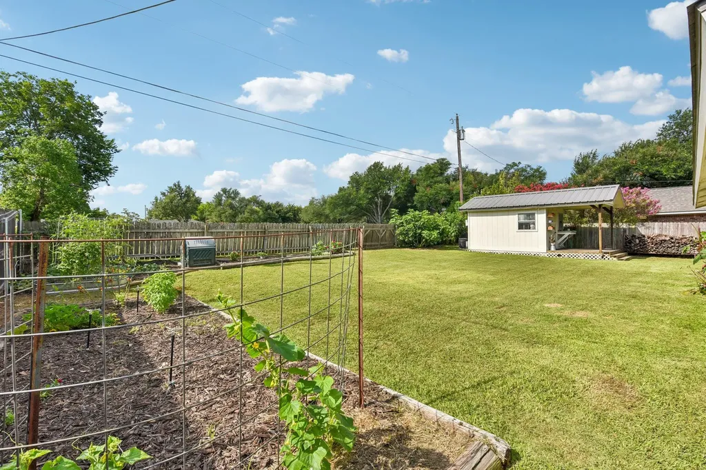 2301 Lillie Lane Taylor TX 76574