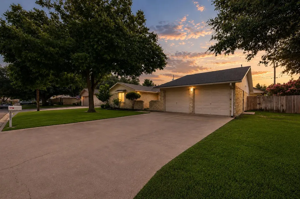 2301 Lillie Lane Taylor TX 76574
