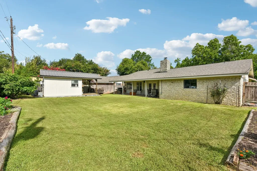 2301 Lillie Lane Taylor TX 76574