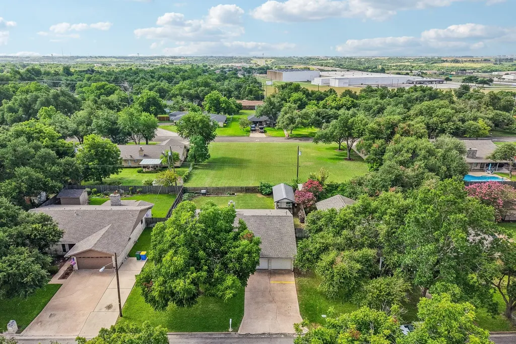 2301 Lillie Lane Taylor TX 76574