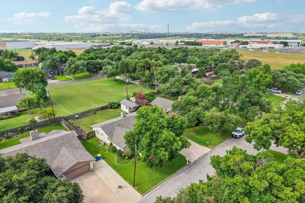 2301 Lillie Lane Taylor TX 76574