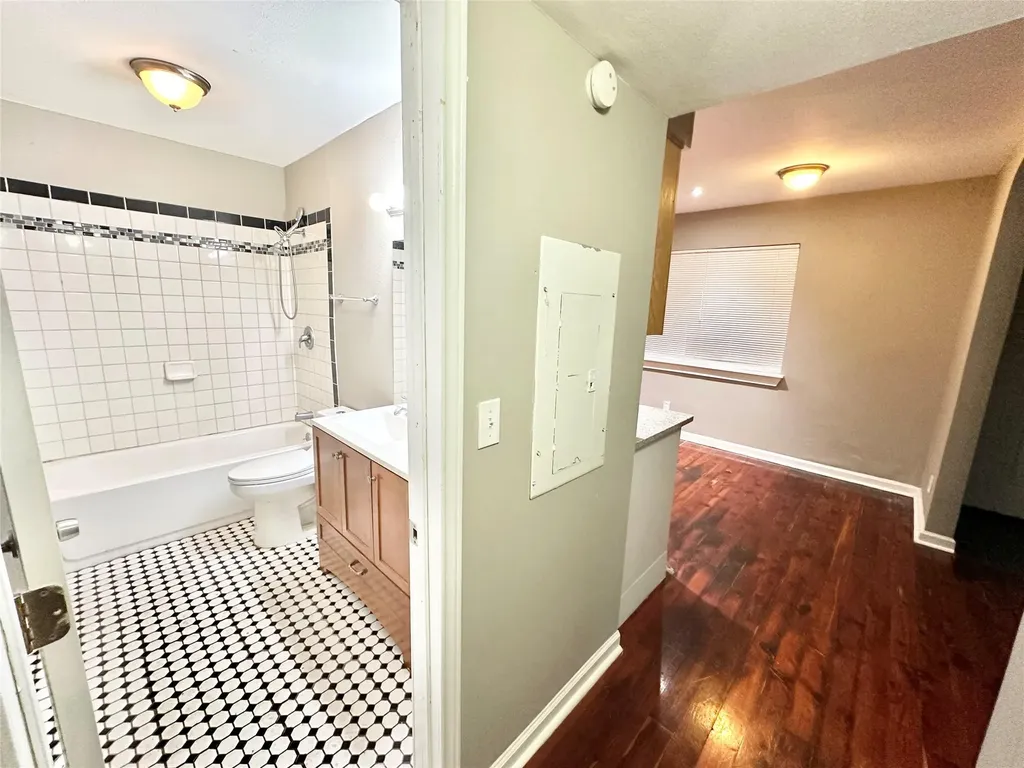 1302 S Quinlan Park Road Austin TX 78732