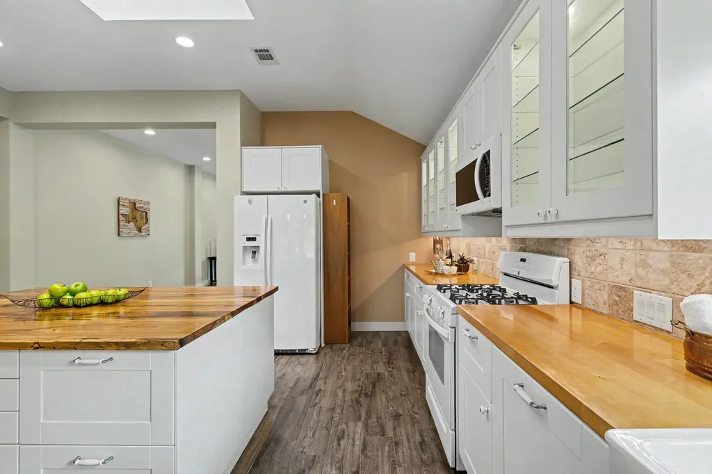 1909 Holly Hill Drive Leander TX 78641