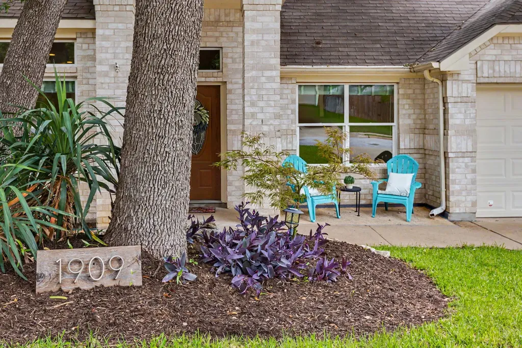 1909 Holly Hill Drive Leander TX 78641