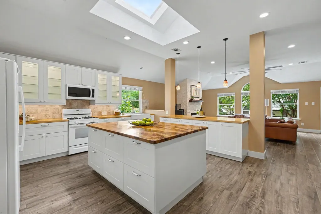 1909 Holly Hill Drive Leander TX 78641