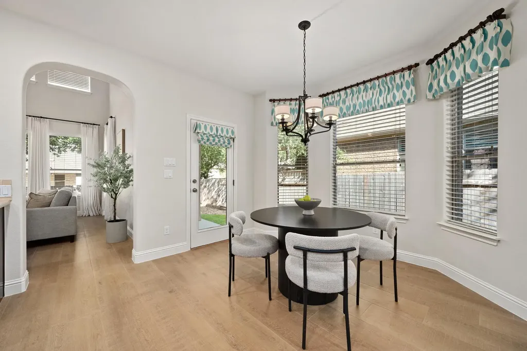 8620 Alophia Drive Austin TX 78739
