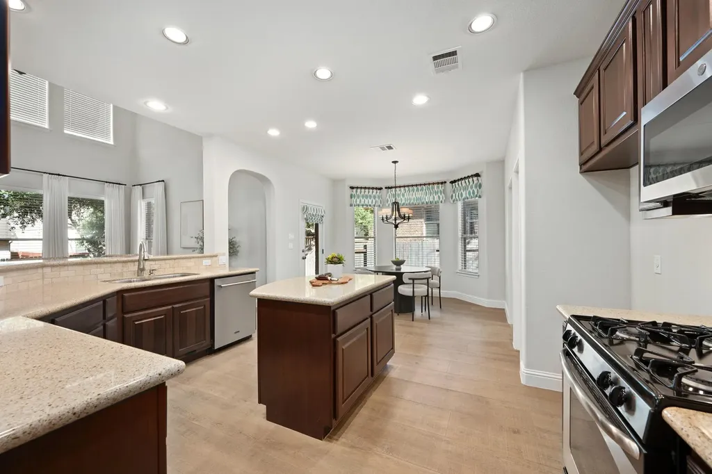 8620 Alophia Drive Austin TX 78739