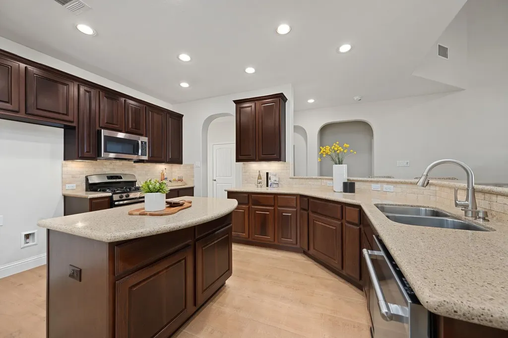 8620 Alophia Drive Austin TX 78739