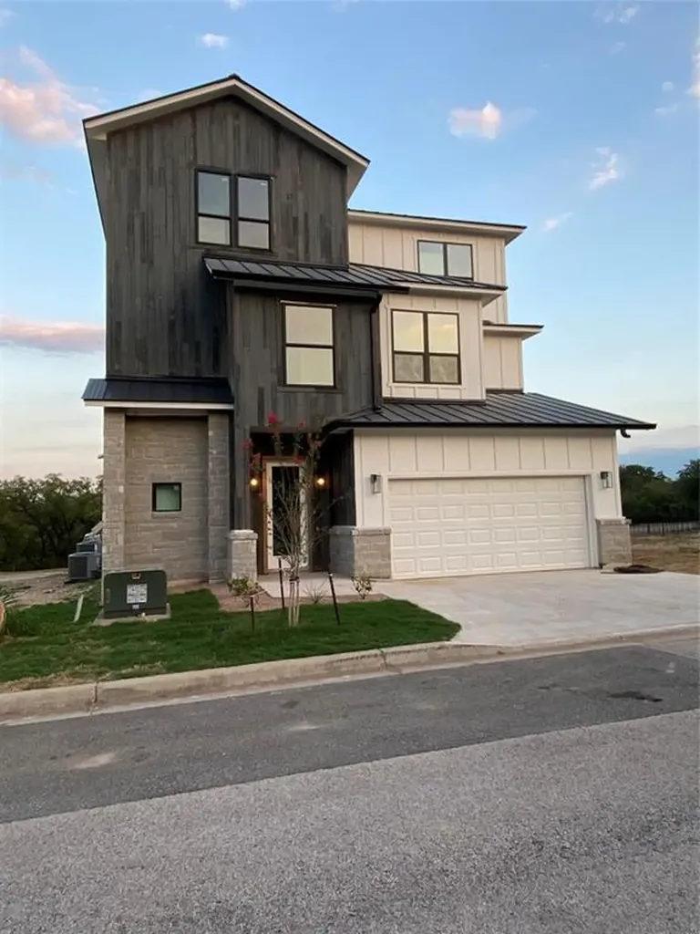 2501 Bruin Drive Spicewood TX 78669