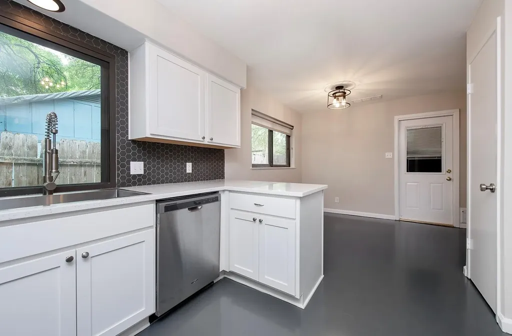 9207 Hunters Trace Austin TX 78758