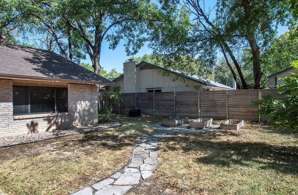 9207 Hunters Trace Austin TX 78758